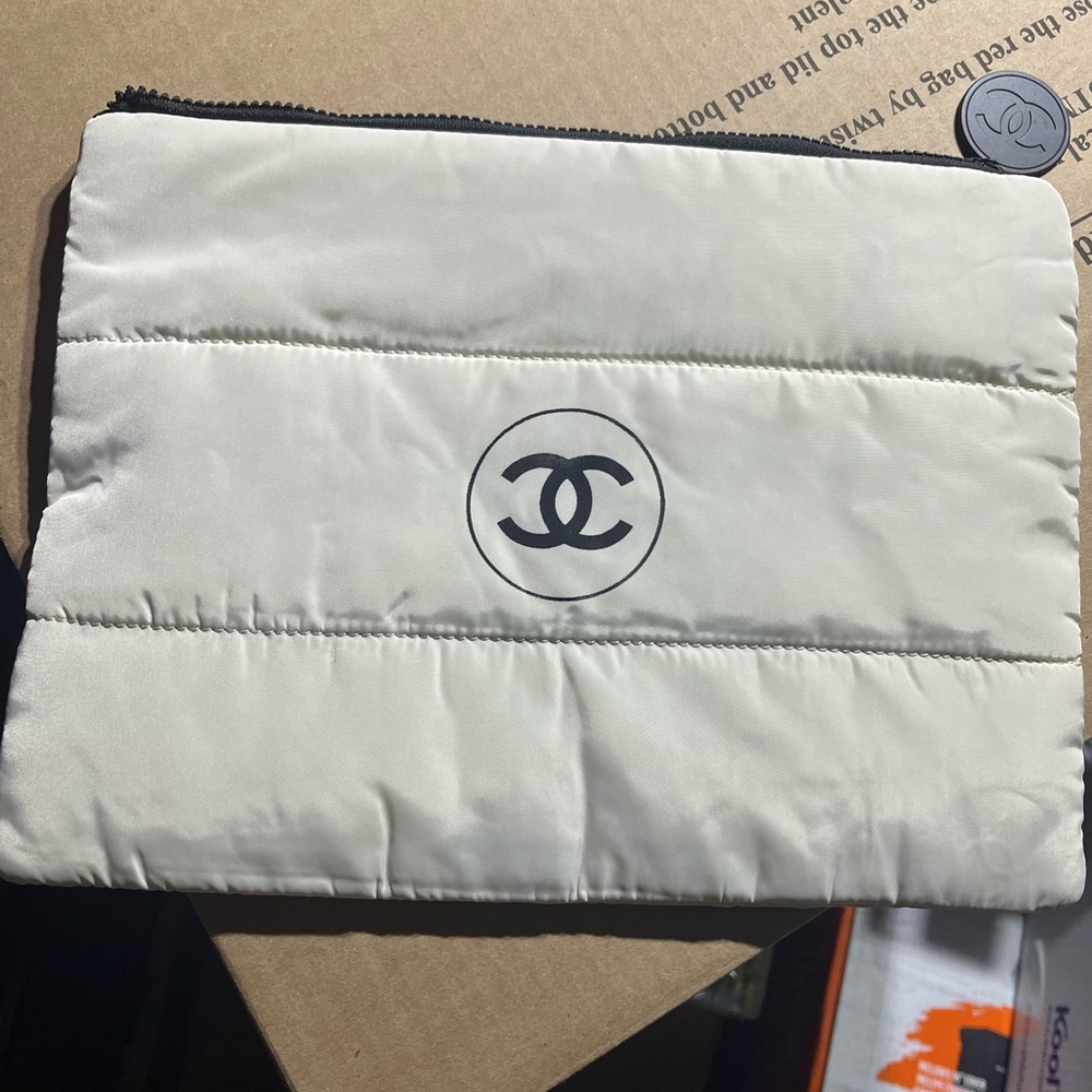 Chanel beauty gift with purchase makeup pouch